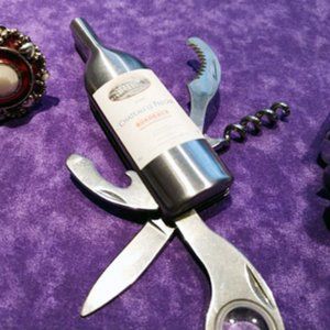 Lot of wine accessories